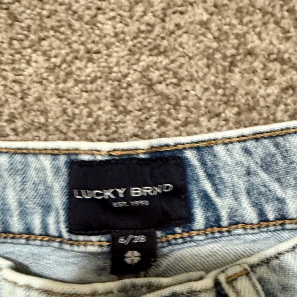 Lucky Brand Light Blue Cropped Jeans 90s loose high rise button fly - Picture 2 of 5